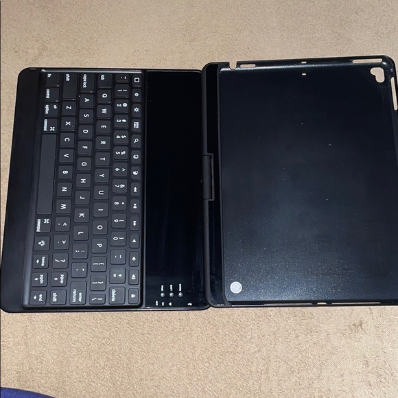 Keyboard Case for iPad 2018/2017 / iPad Pro 9.7 - Picture 5 of 7